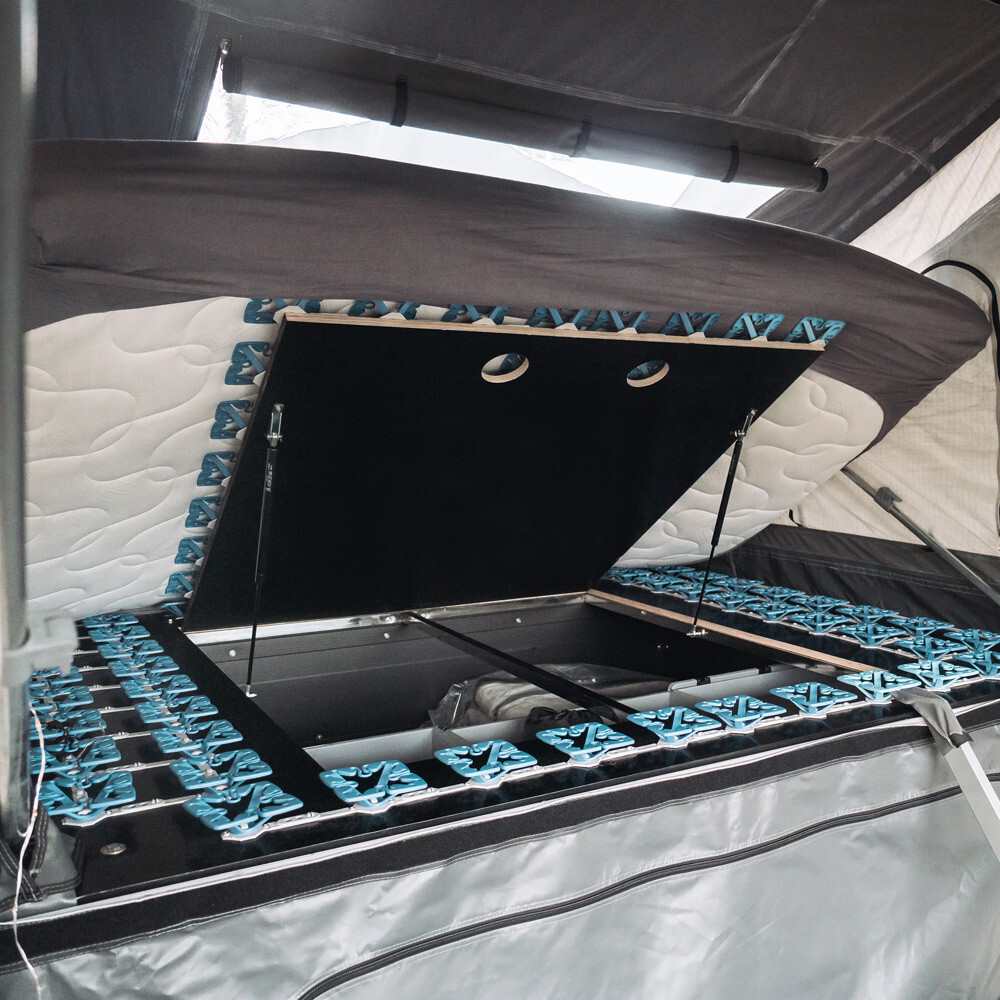 Vloerklep onder het bed